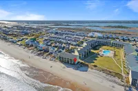 The Endless Wave: Oceanfront Condo, Sunrise View, Pool, 1-mile to Dining & Pier - Beach