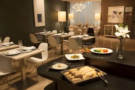 Hotel Conqueridor Отели рядом с достопримечательностью «Terminal 1 of Valencia Airport»