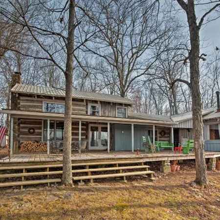 Cozy Cumberland Mountain Cabin w/ Stunning Views!