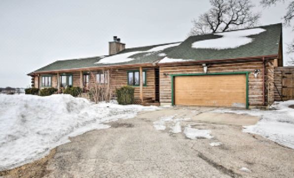 Updated Cabin on 7 Acres - Day Trip to Lake Geneva - Housity