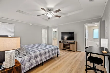 Central Updated 4 beds 3 baths