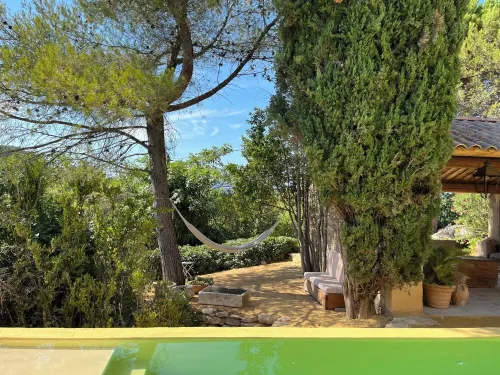 Authentieke mas Gelegen Temidden van de Gouden Driehoek, Omgeven van Natuur Hotels in Goult