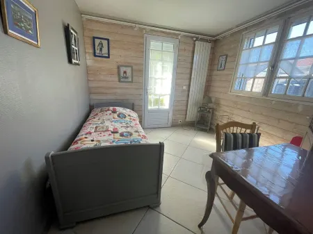 Seasonal rental Отели в г. Шателайон-Плаж