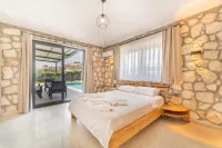 โซรา เบยาซ ทาช วิลลาลาริ