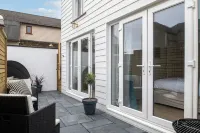 Wave apartment is ideal for up to four guests offering a retreat by the sea. Hotels in Abersoch