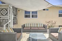 Oceanside Home w/ Yard - Walk to Beach & Pier - Homestays