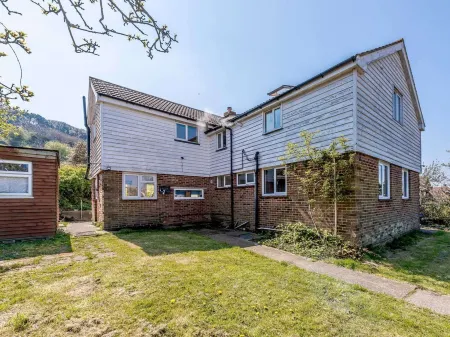 Huge 6 bedroom house, near beach, cliffs & Old Town, 180 square meters