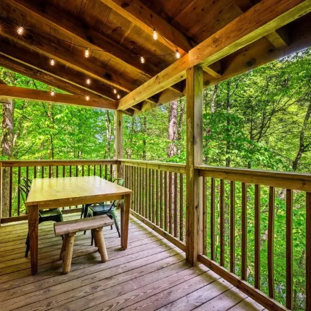 Secluded Cabin Near Dollywood with Hot Tub, Pool Table, Peace, Comfort & Privacy