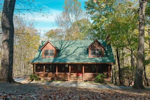 Hidden Honey Hole Cabin: 4 BEDROOM, POOLS, TENNIS/PICKLEBALL, HIKING, LAKE AREA