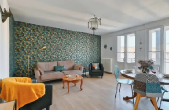 "L'authentique" - hyper center - lovely terrace!