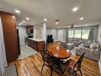 Centrally located  2-bedroom house in pleasant Melbourne / West Melbourne Hotels in West Melbourne