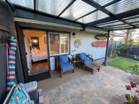 Hula Hale - Walk to Cafe - At start of the Road to Hana