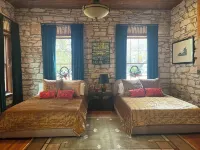 NEW! Historic Guest Home on Main - Heart of Town Hotels in Salado