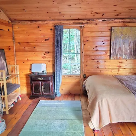 Charming Off- Grid cabin 5 min from the ocean in Midcoast Maine Отели в г. Линкольнвилл