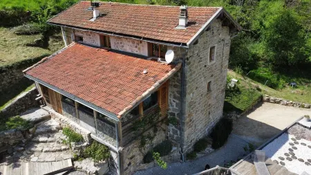 Au Coeur d'Allary,Ardèchoise house with Nordic bath near Dolce Via Отели рядом с достопримечательностью «Мон Жербье де Жон»