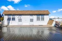 Couples retreat + Pets OK! Center of Town: Unit #2