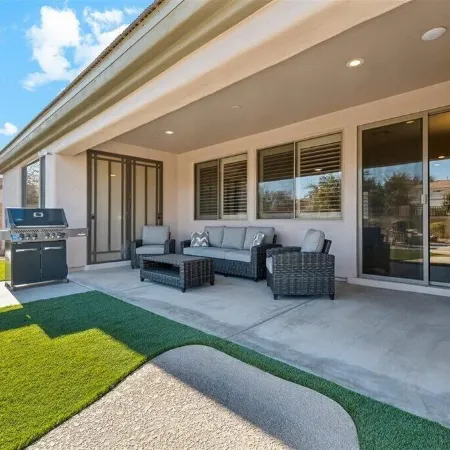 Spacious 5-Bedroom House with Heated Pool, Hot Tub and Fire Pit.