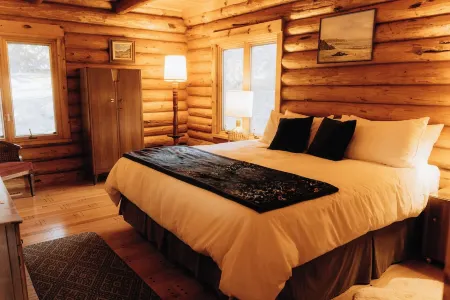 Barbara's Cabin. A luxury log home in the heart of Washington wine country.