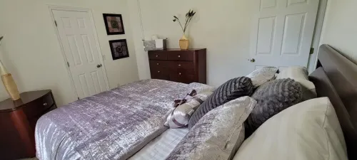 Violet & Sunshine Suite in Lehigh Acres 리하이에이크 호텔