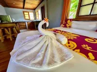 Fare Tau - Accès Direct Plage Blanc Privée Hotels in Afareaitu