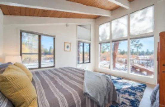 Riverfront Retreat / Hot Tub / Private Dock / Pet Friendly