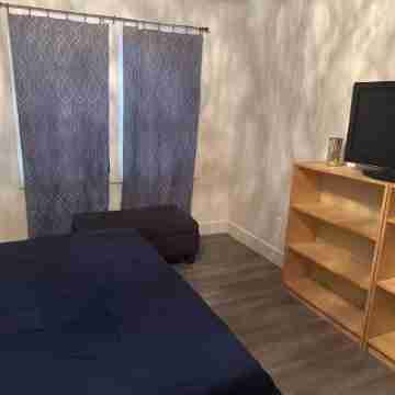 Charming 1-bedroom carriage house apartment with private garage Rooms
