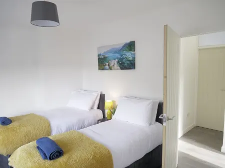 Cozy three-bed house in Wolverhampton Bushbury Отели рядом с достопримечательностью «Wolverhampton Wanderers Football Club»