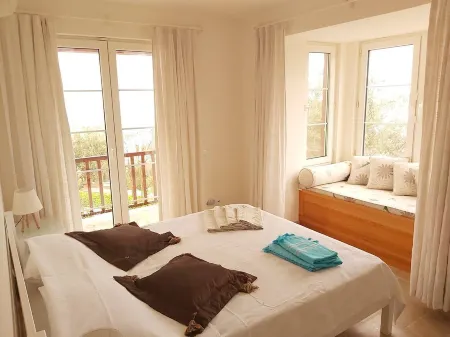 Comfortable modern villa with a private pool. Отели рядом с достопримечательностью «Kalamar Beach Club»