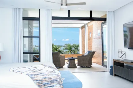 Welcome N/H Villa Paradise in enchanting Reading, Montego Bay with AC, Gym, WiFi