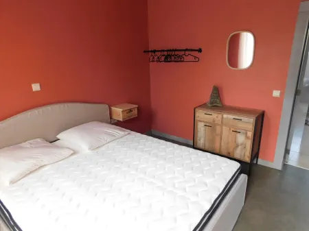 Studio near station and shops, for single person or couple Отели в г. Гуви