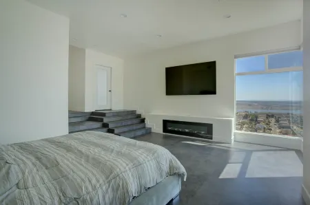 MONTH TO MONTH Amazing Views NEW Luxury 5 Bed 4.5 Bath Modern Home