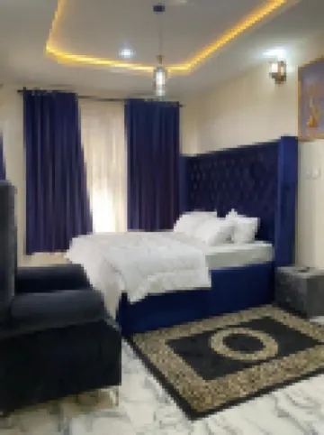 SUNFIT APARTMENTS!Cozy & Spacious 3-Bedroom Apartment in a serene environment.