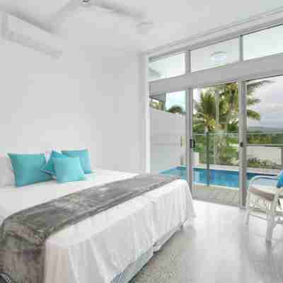 Centrally located ground floor of 2 storey Artist's modern studio house. Rooms