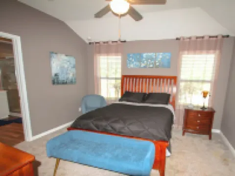 Spacious 3-bedroom house with AC, fitness room, WiFi in Leander/North Austin Hotels in Leander