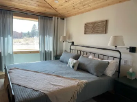 Cozy Family-Friendly Log Cabin Retreat in the Mountains