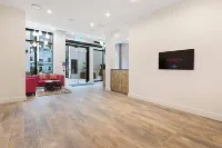 Ramada Suites by Wyndham, Victoria Street West - parking