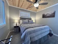 Bergland Bay Bungalow, 2-Bedroom House on the Snow and Utv Trail Close to Lake.