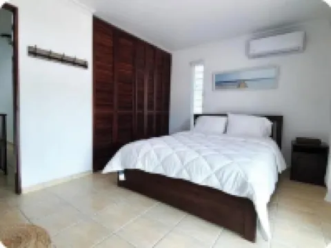 Ocean view villa walking distance to restaurants, public beach and more