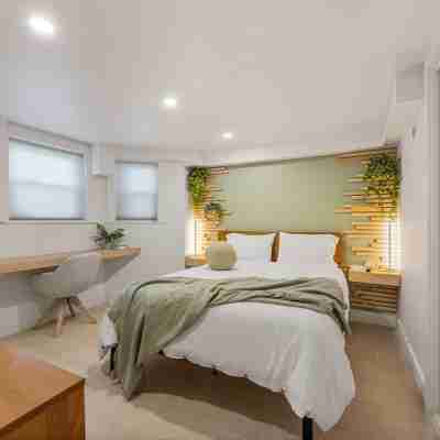 Modern Luxury 2-bedroom Apartment Rooms