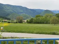 Logement 2 Chambres, Entièrement Rénové, Dans Résidence Avec Piscine