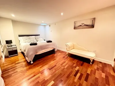 Stunning, Chic 3-4 Bed House! 4 Storeys Stamford School附近的飯店