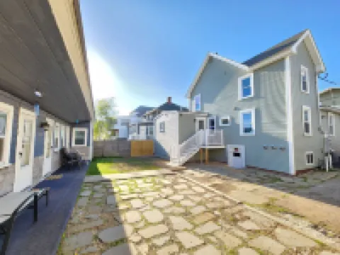 G St Inn Unit 3 Charming 1-bedroom apartment in welcoming Hampton with AC, WiFi