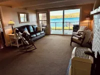 Charming 4-bedroom cottage with AC, WiFi on Little Sebago Lake waterfront