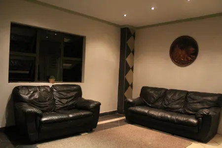 Afro Rasta Kumusha is a home away from home with a loving Rasta Family. Peace!!! Отели рядом с достопримечательностью «Terra Nova Seedlings»