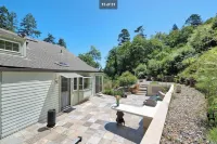 Bright and quiet 2-bed home next to the Point Reyes National Seashore.