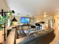 Charming 2-bedroom townhome with AC,  Ridley Park near Boeing, Train, Philly Hotels in Ridley Park