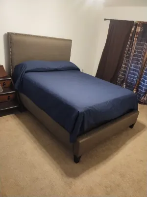 Spacious 4 BR house AC & WiFi in cool Universal City. Fenced yard, shop, RAFB Hotels in Universal City