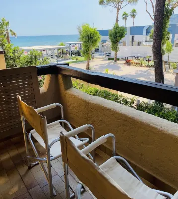 Cottage on the sea in residence with garden