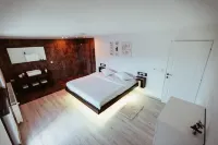 Prive nest  king size beds Transilvania Colibita  호텔