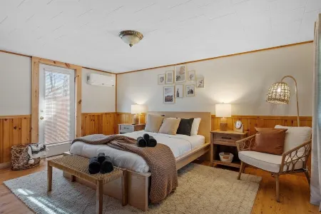 Cabin W/Private Hot tub,PetFriendly, Fire pit 10min  Loon mtn & owls Nest Resort